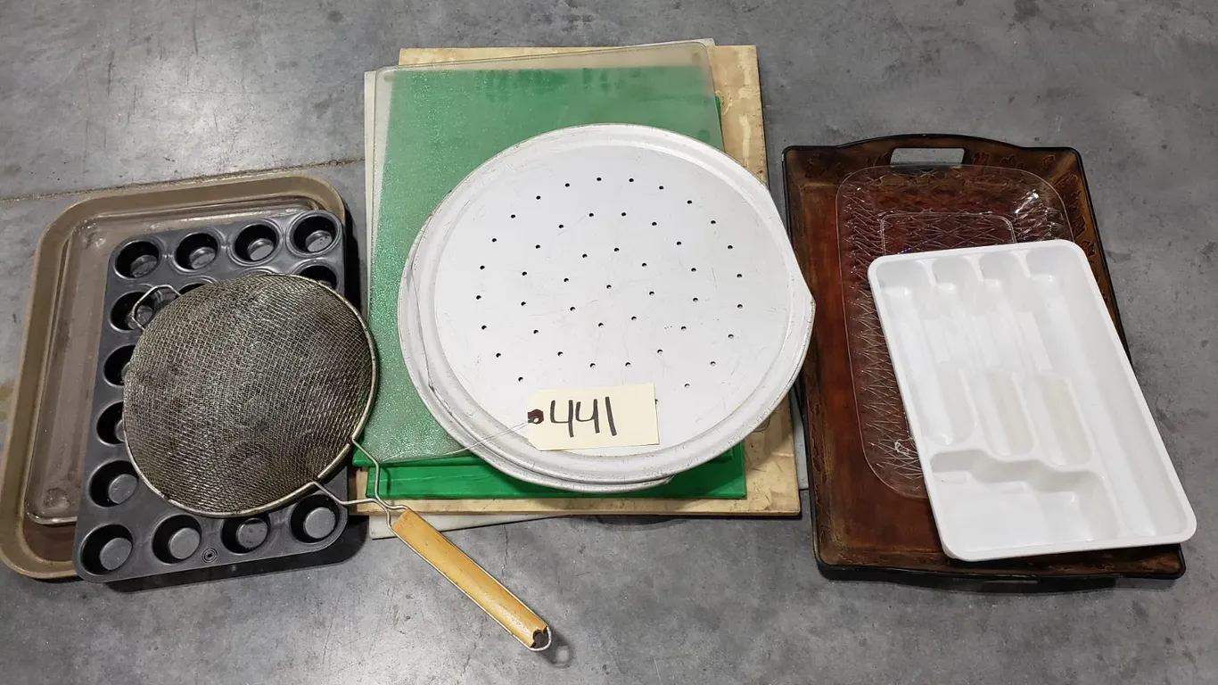 Assorted Kitchen Trays & Cutting Boards