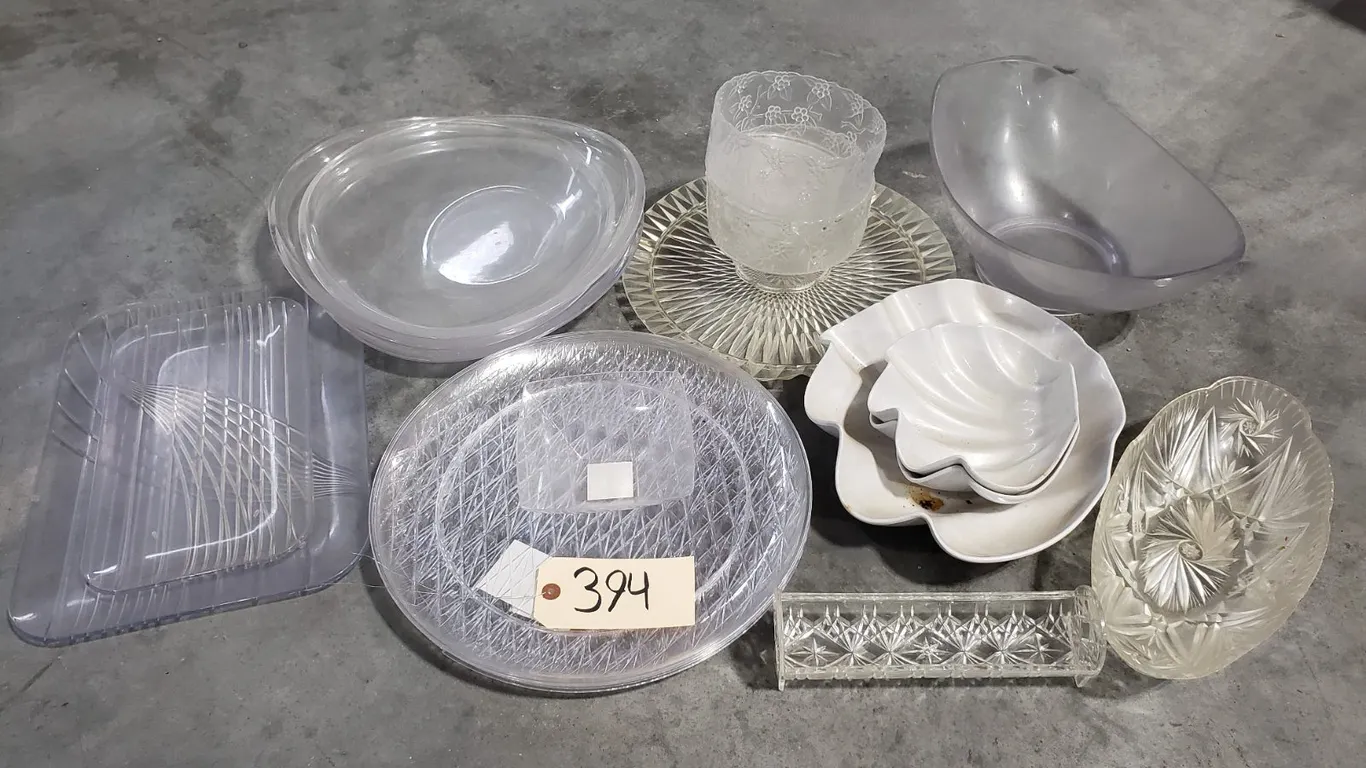Assorted Plastic Dishware