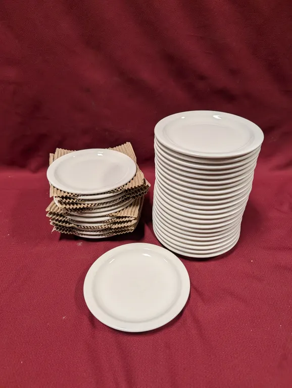 (33) Tuxton 7" Plates