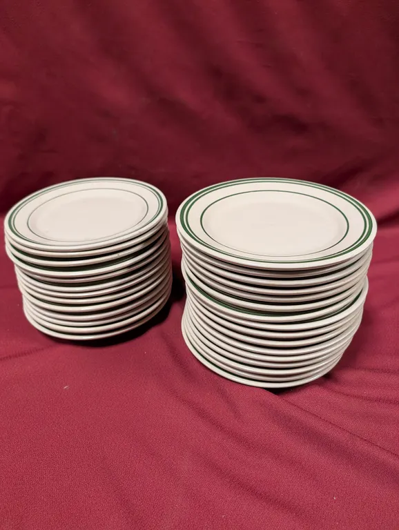 (29) World Altima 9" Plates with Green Rim