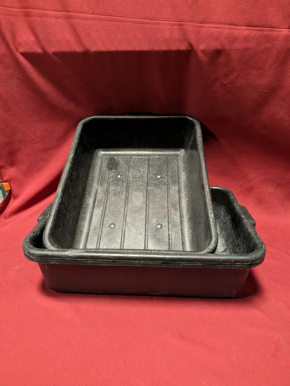 (4) Bus Tubs - 5" Deep