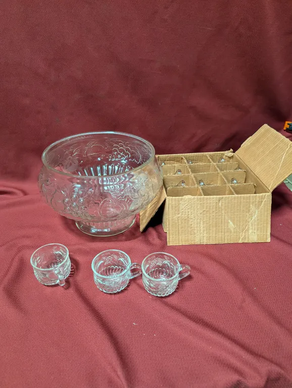 Punch Bowl with 11 Cups