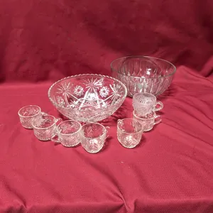 2 Punch Bowls with 7 Cups