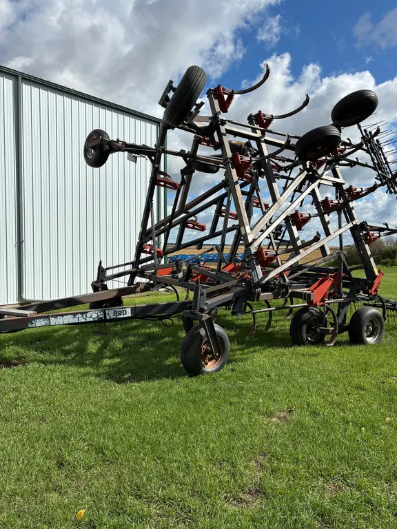 35' Flex coil chisel plow, floating hitch, very good harrows