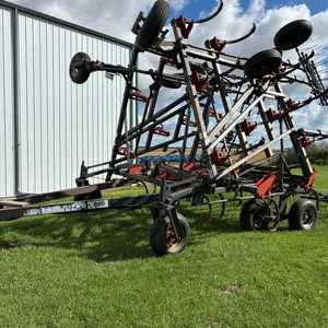 35' Flex coil chisel plow, floating hitch, very good harrows