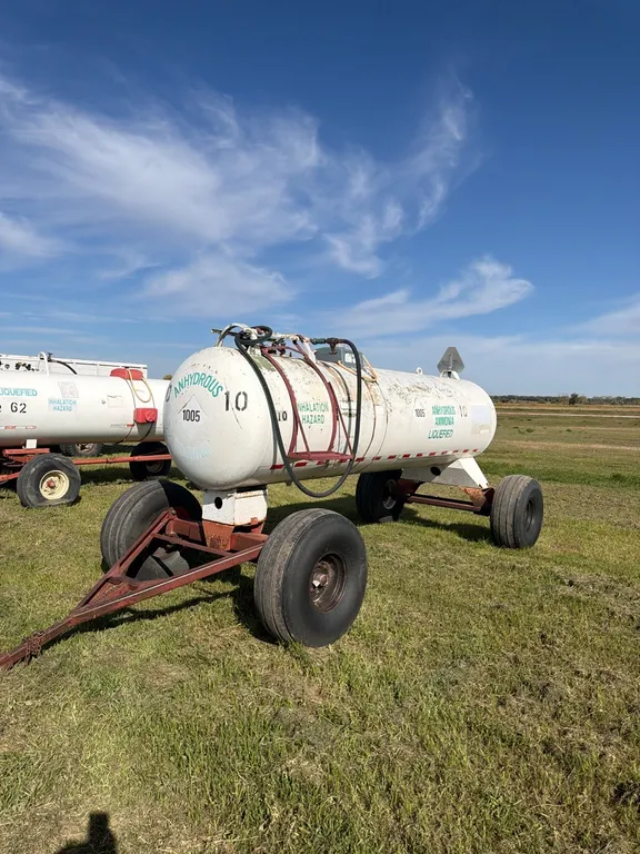 11-1. 1450 gallon NH3 tank, 16.5L-16.1 tires