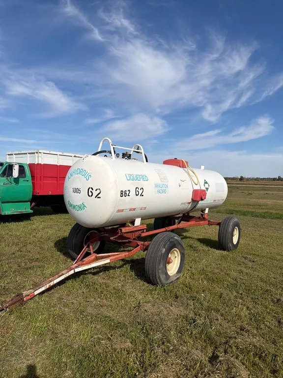 11-2. 1450 gallon NH3 tank, 14L-16.1 tires