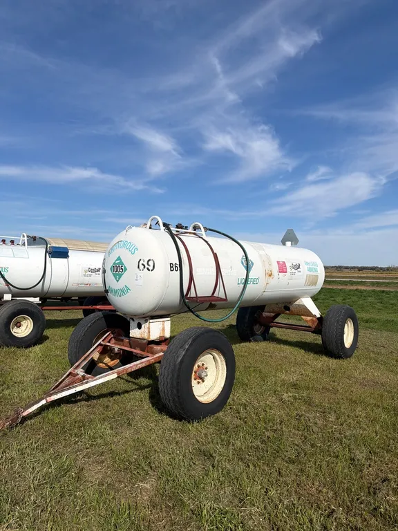 11-3. 1450 gallon NH3 tank, 15-22.5 tires