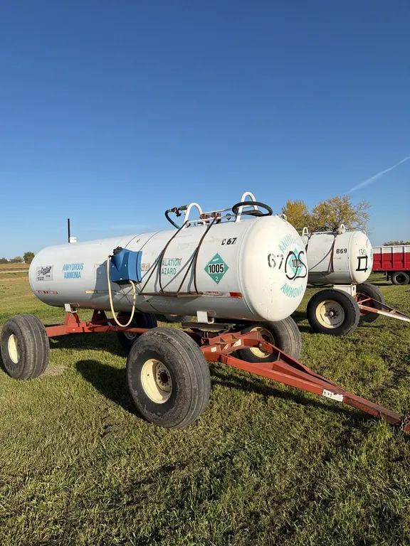 11-4 1450 gallon NH3 tank, 16.5L - 16.1 SL tires