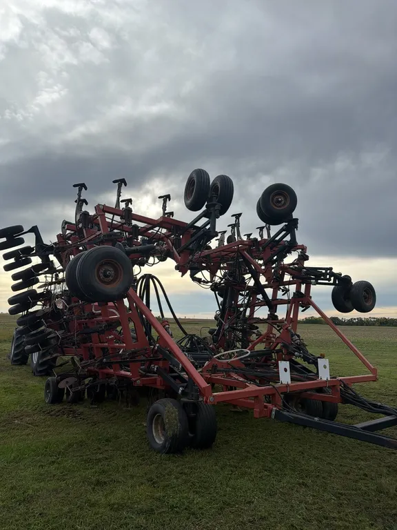 47’ model 4710 Case IH air drill, floating hitch, 10” space, disk levelers, wing tip amonia tubes, 12” sweeps, 3400 tank with Ag Leader, tank is exce