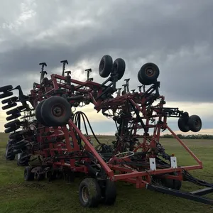 47’ model 4710 Case IH air drill, floating hitch, 10” space, disk levelers, wing tip amonia tubes, 12” sweeps, 3400 tank with Ag Leader,  tank is exce