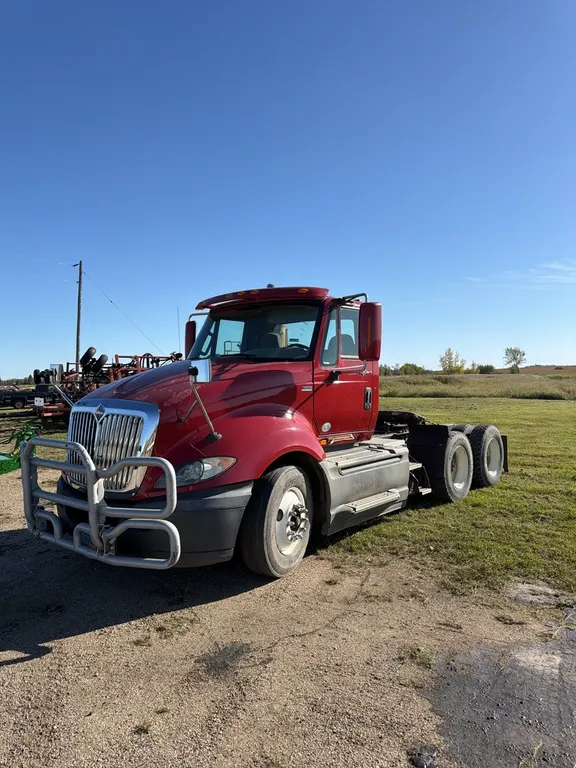 2012 International Pro Star plus day cab semi, 275/80/22.5 tires, 430 hp, 10 speed manual transmission, heavy duty grill guard, great running truck, 4