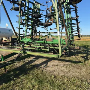 48' JD 1060 Field cultivator