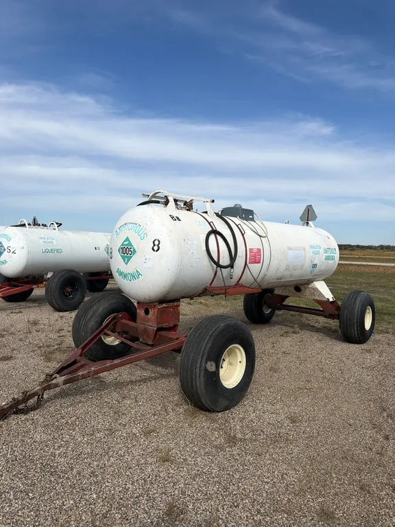 11-11 1450 gallon NH3 tank, 16.5L- 16.1 tires