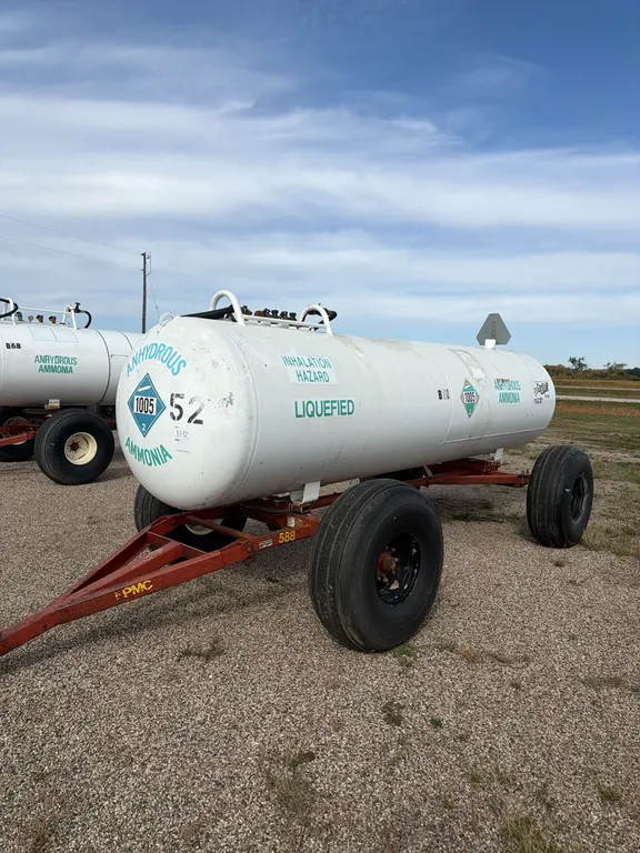 11-12 1450 gallon NH3 tank, 16.5L - 16.1 tires