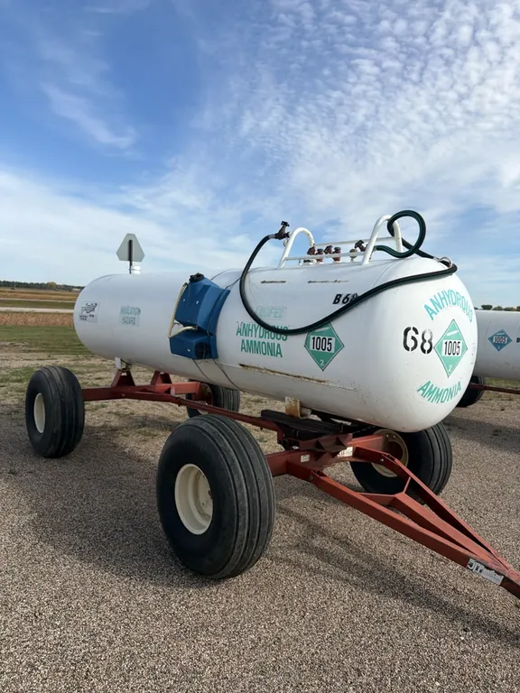 11-13 1450 gallon NH3 tank, 16.5L - 16.1 SL tires