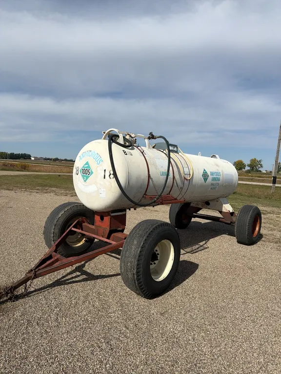 11-18 1450 gallon NH3 tank, 16.5 - 22.5 tires