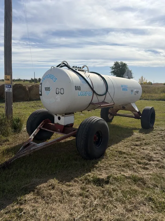 11-19 1450 gallon NH3 tank, 16.5L - 16.1 tires
