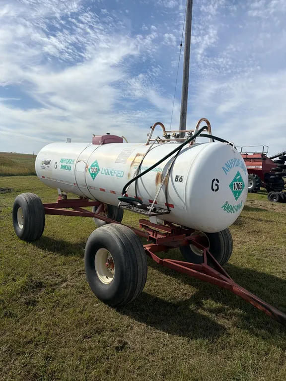11-20 1450 gallon NH3 tank, 16.5L - 16.1 tires