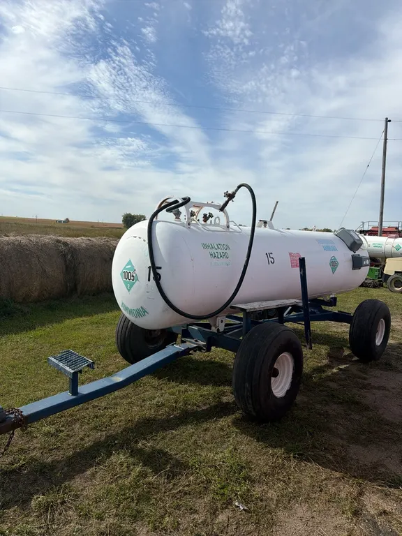 11-21 1450 gallon NH3 tank, 16.5L - 16.1 SL tires