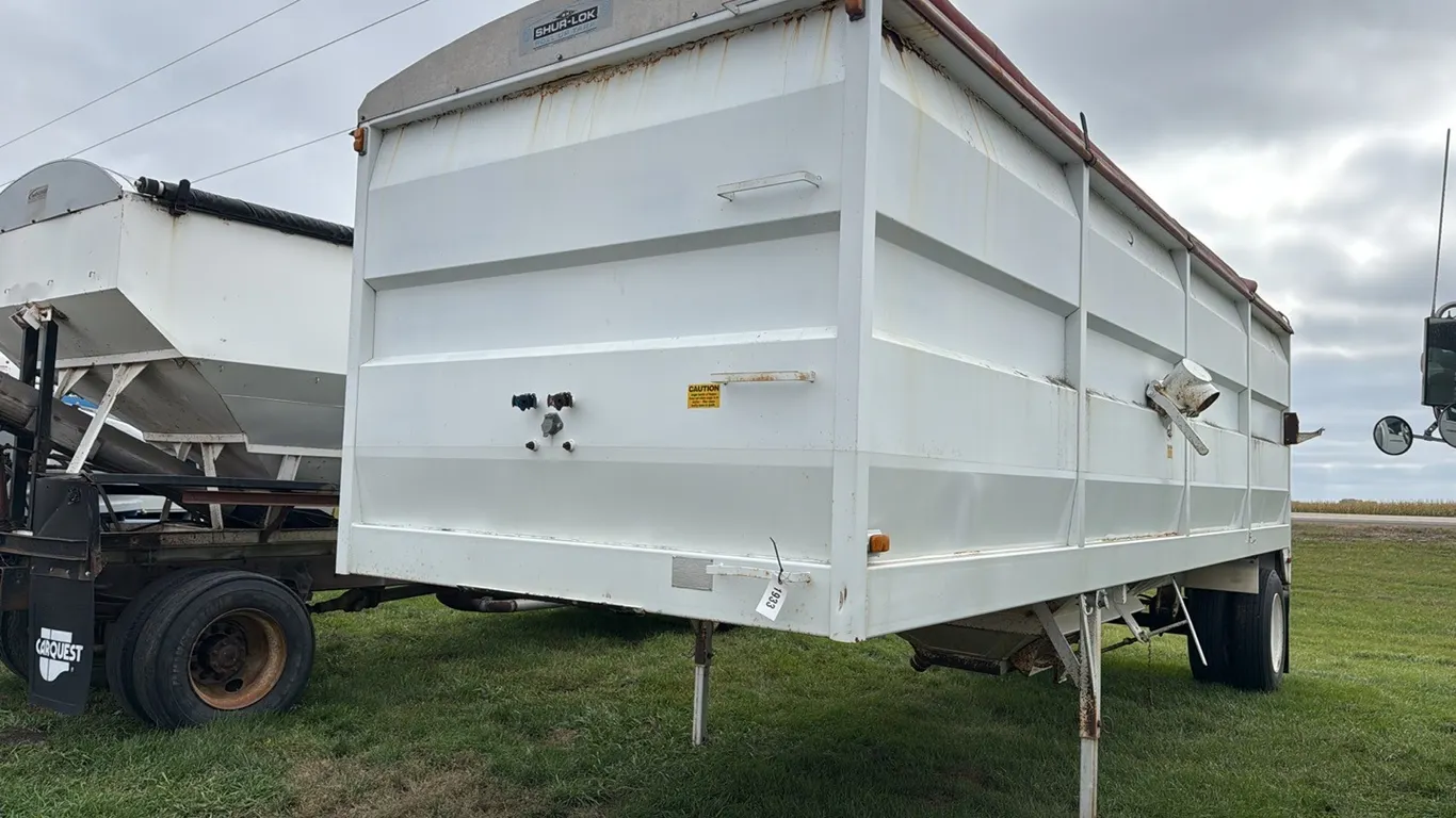 1933 - 1996 Magnum Hopper Trailer