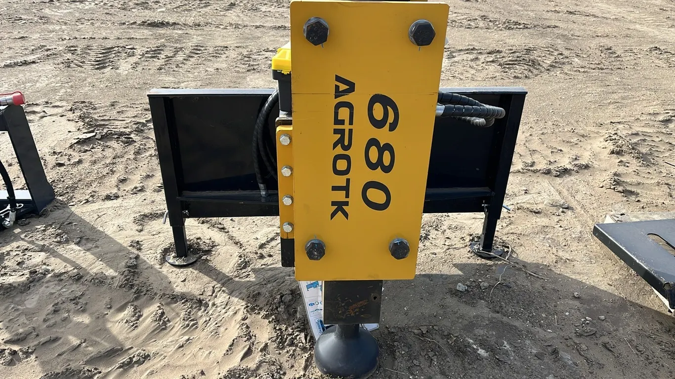 2946 - Skidsteer Post Pounder w/ Nitrogen Recharge Kit