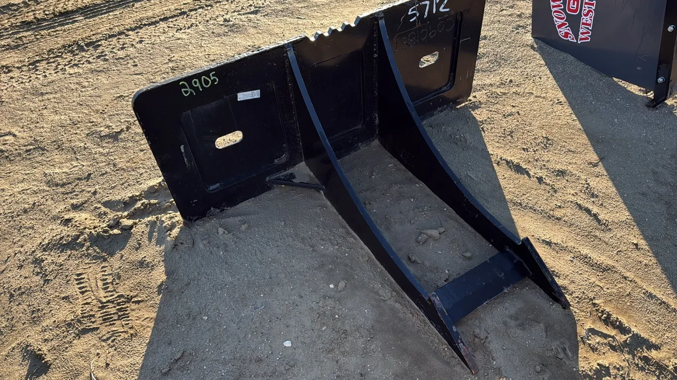 2905 - Skidsteer Rock Digger