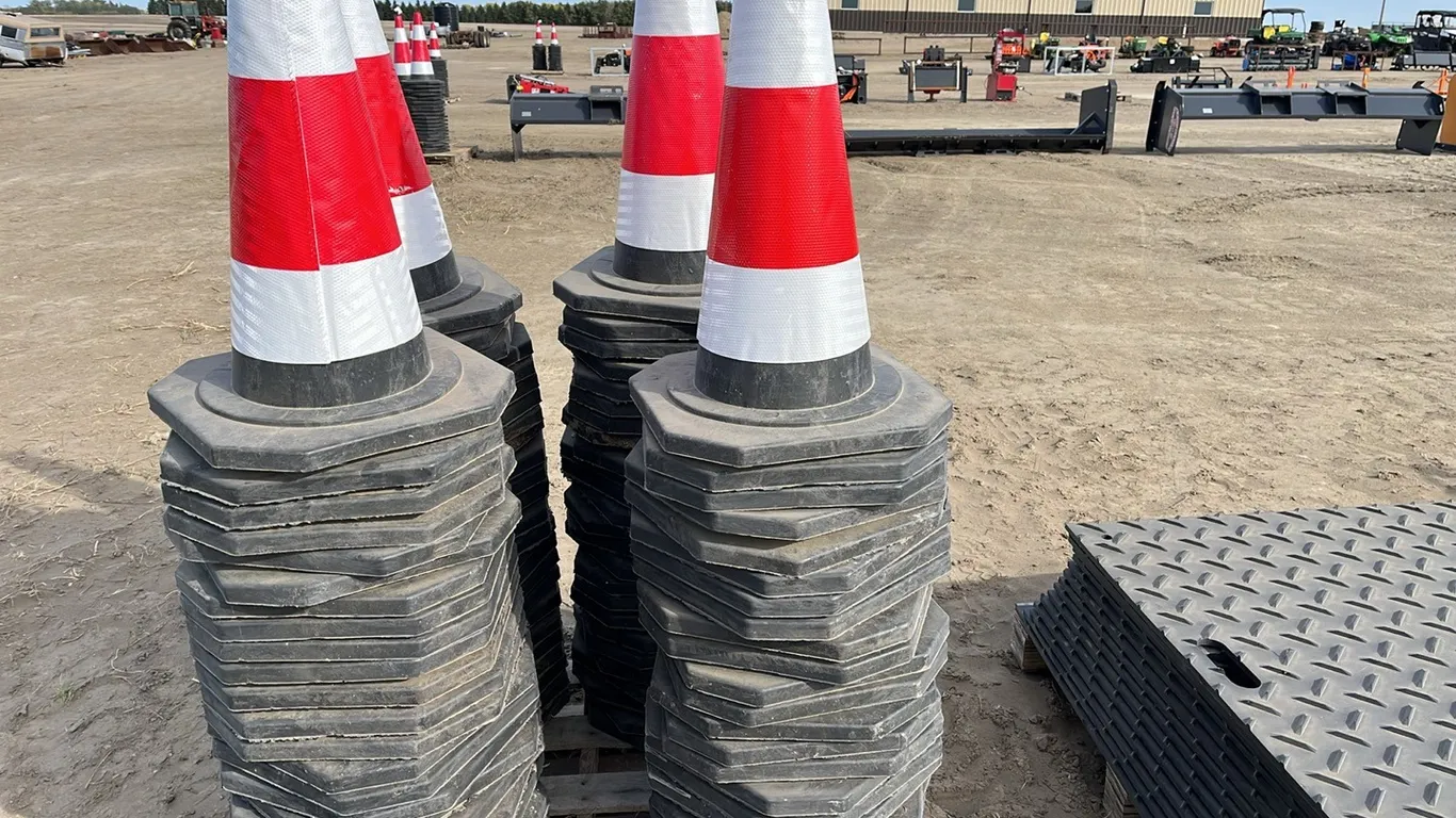 2526 - 25) Rubber Saftey Cones 30" Tall