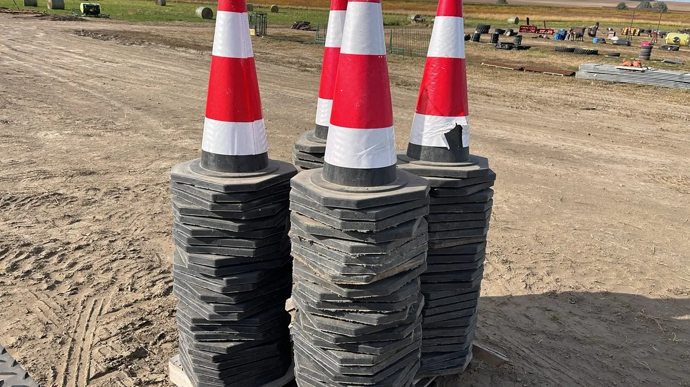 2525 - 25) Rubber Saftey Cones 30" Tall