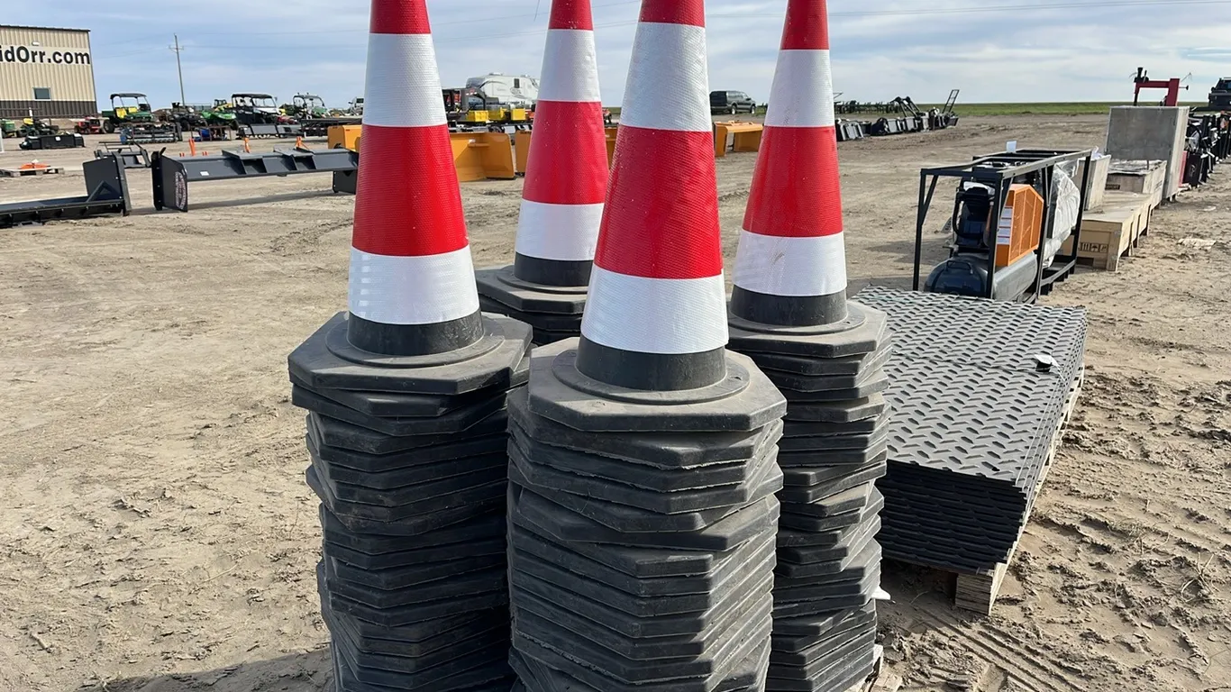 2524 - 25) Rubber Saftey Cones 30" Tall