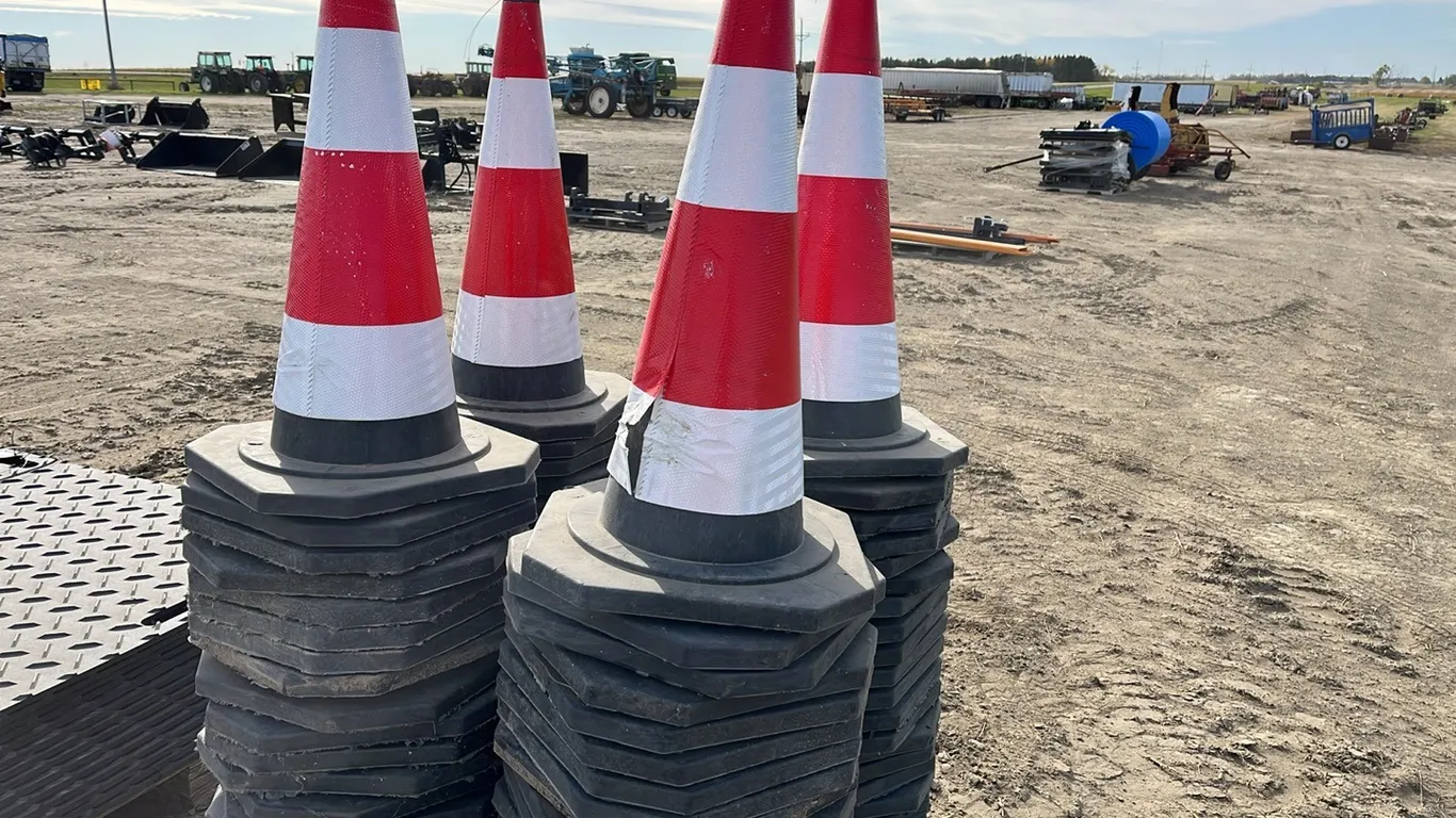 2523 - 25) Rubber Saftey Cones 30" Tall