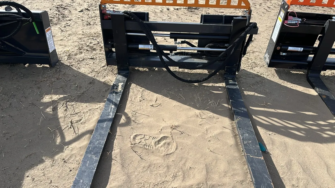2514 - Hydraulic Slide Pallet Forks