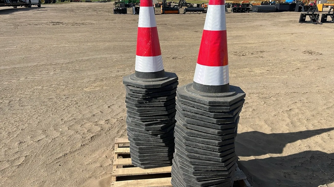 1337 - 40) Cones