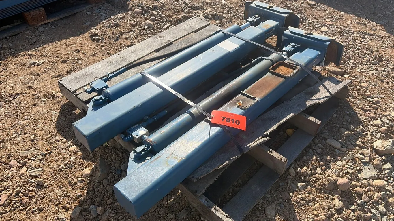 (2) Hydraulic Legs