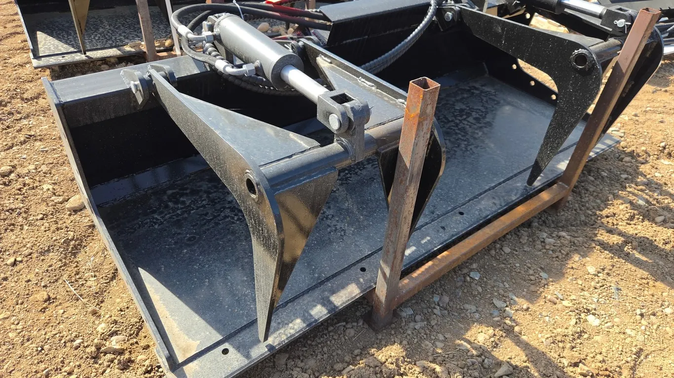 Unused Approx. 72" Skid Steer Grapple Bucket