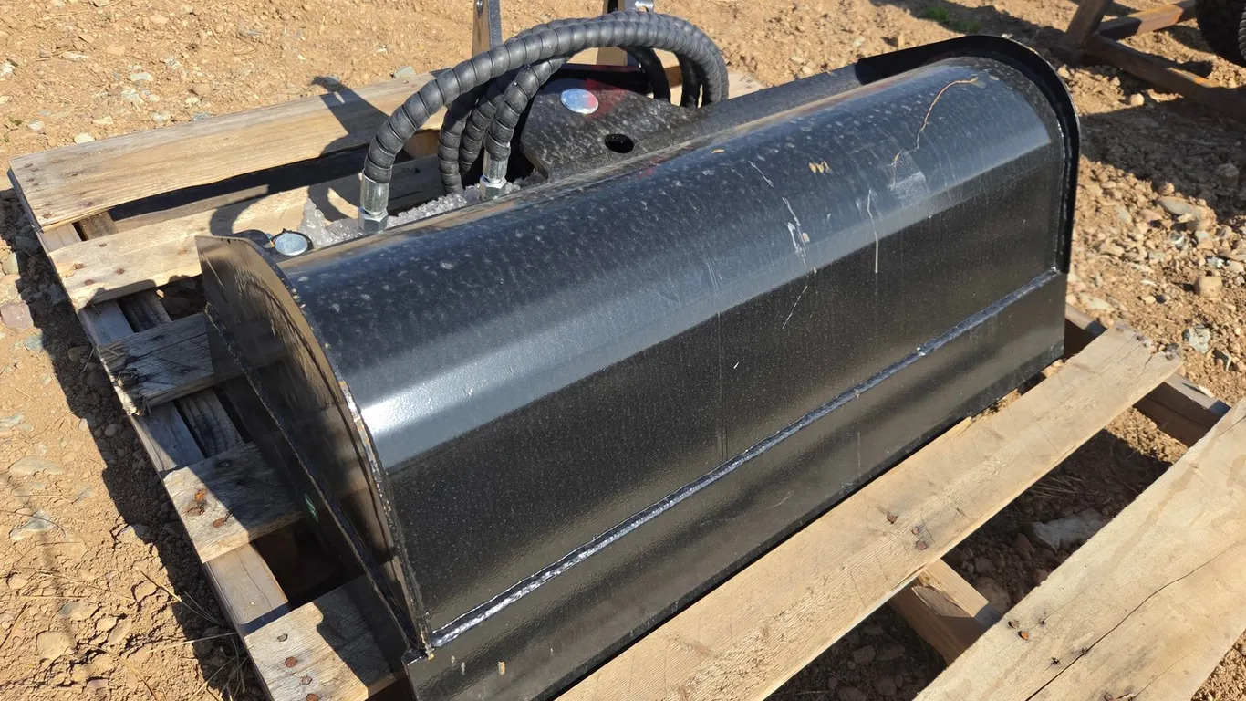 Unused Approx. 32" Hydraulic Mini Excavator Bucket