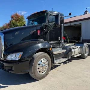 Day Cab Truck Tractor