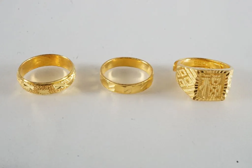 Lot of (3) 22k Yellow Gold Rings