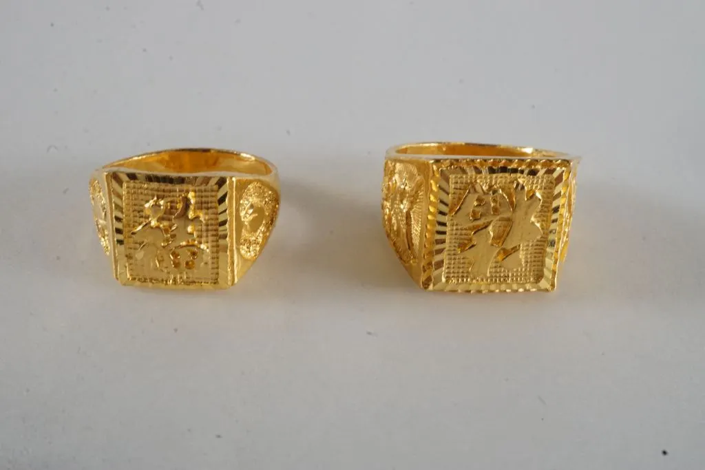 Lot of (2) 22k Yellow Gold Rings