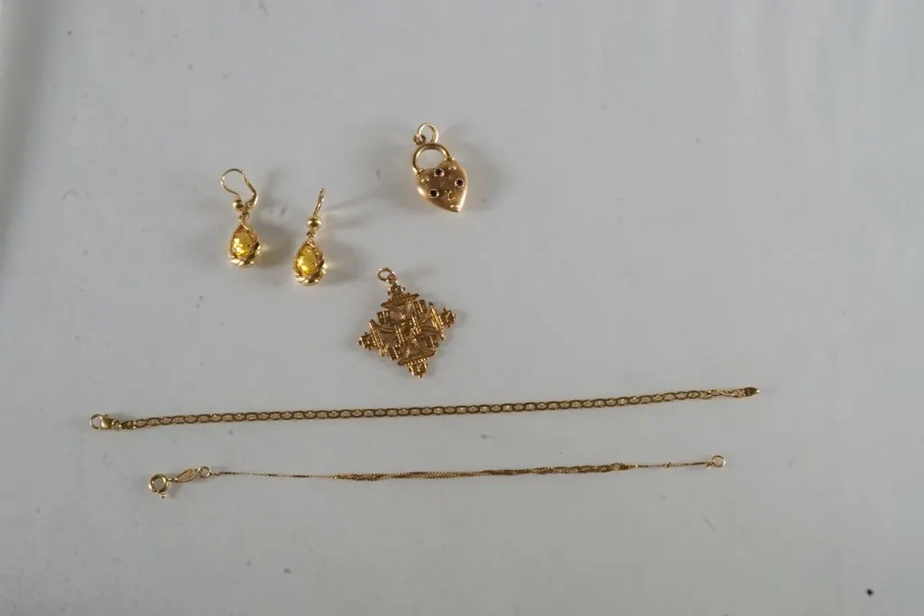 Lot of 18k Yellow Gold Jewelry