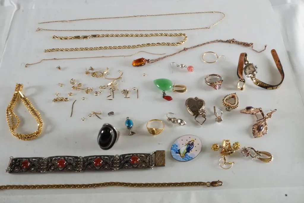 Lot of Assorted Jewelry