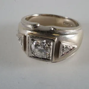 14k White Gold Ring w/Diamonds