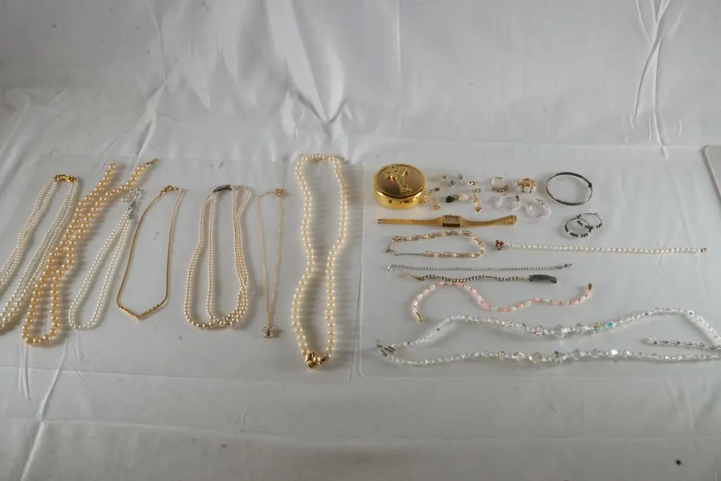 Lot of Assorted Jewelry