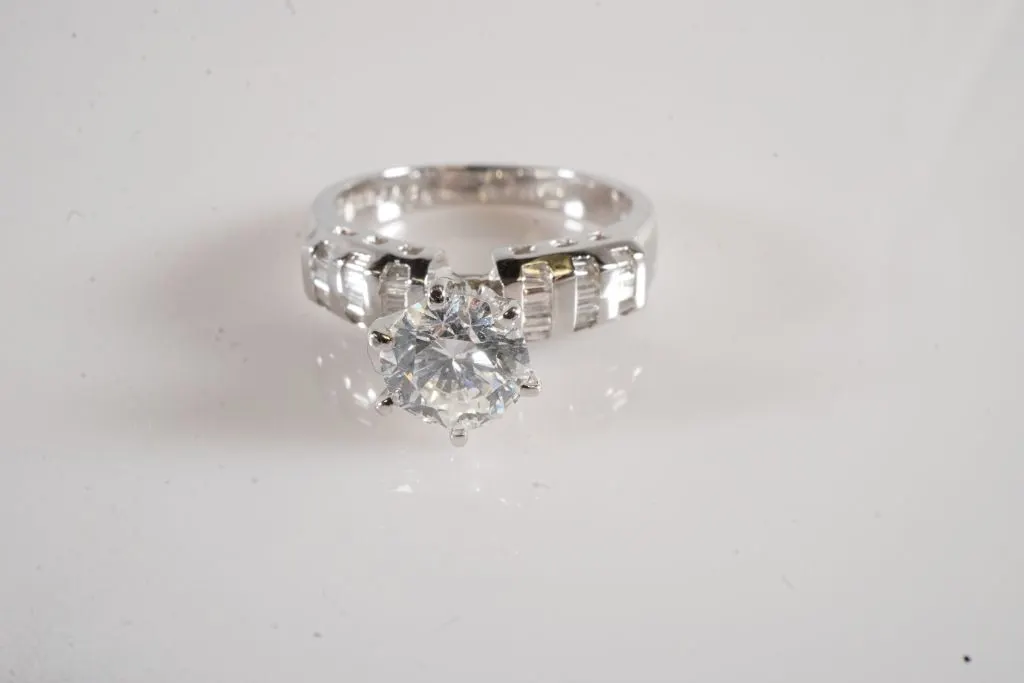 14k White Gold Ring w/Diamonds