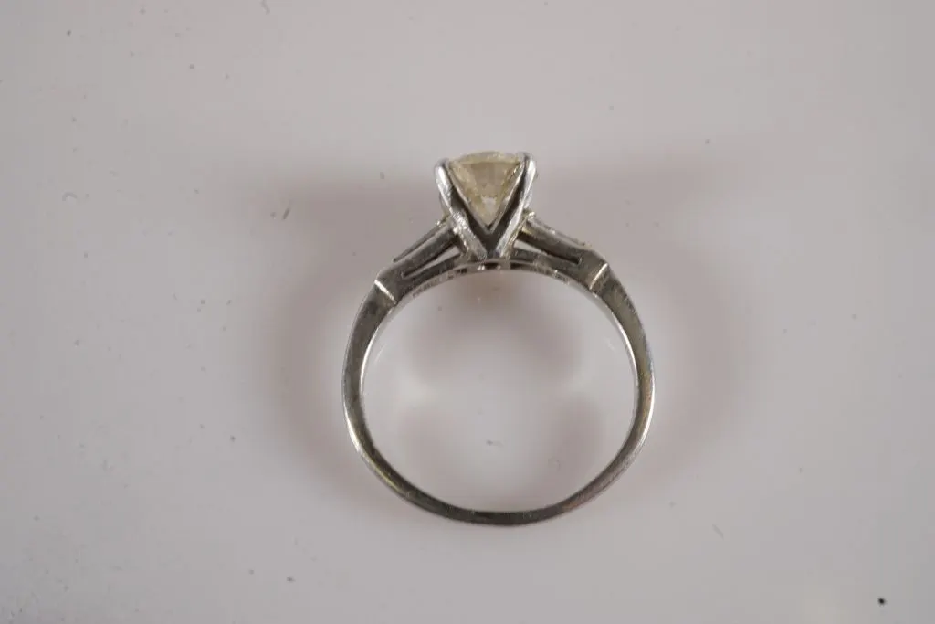 Platinum Ring w/Diamond