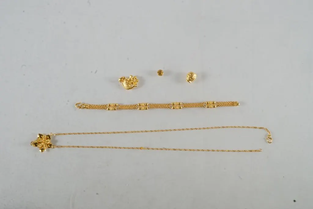 Lot of 22k Yellow Gold Jewelry