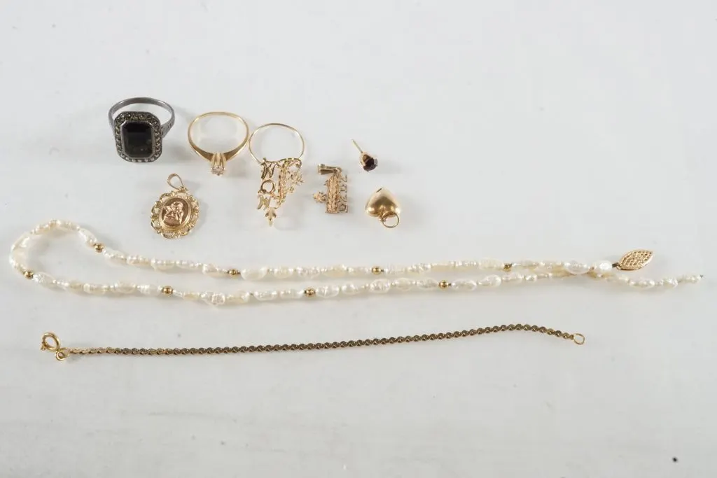 Lot of Assorted Jewelry
