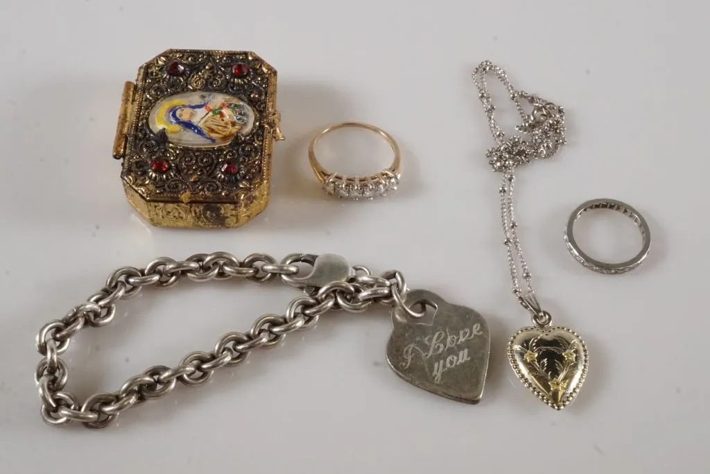 Lot of Assorted Jewelry