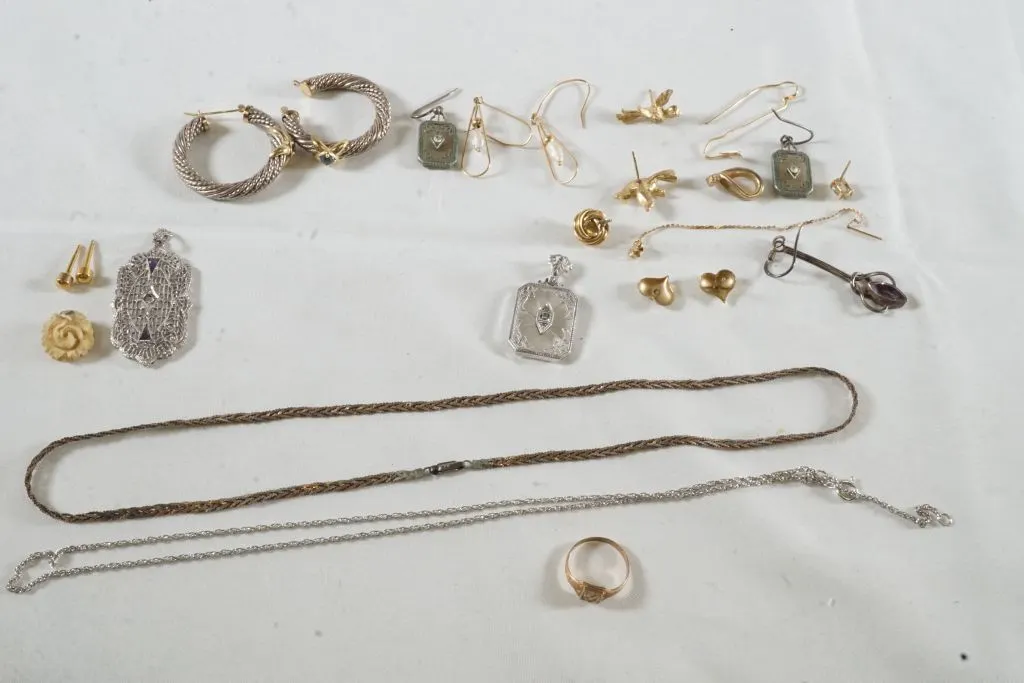Lot of Assorted Jewelry
