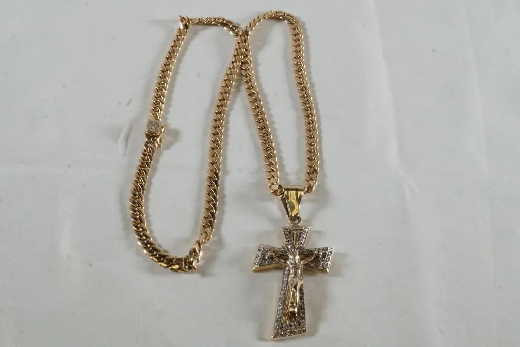 10k Yellow Gold Necklace w/10k Yellow Gold Cross Pendant w/Clear Stones
